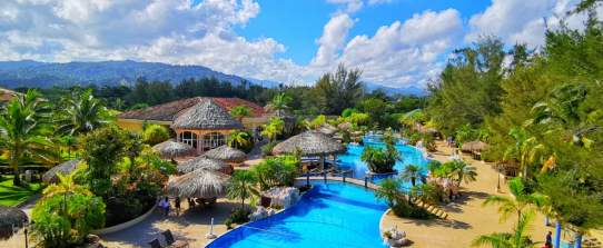 Ensenada Beach y Resort, Tela